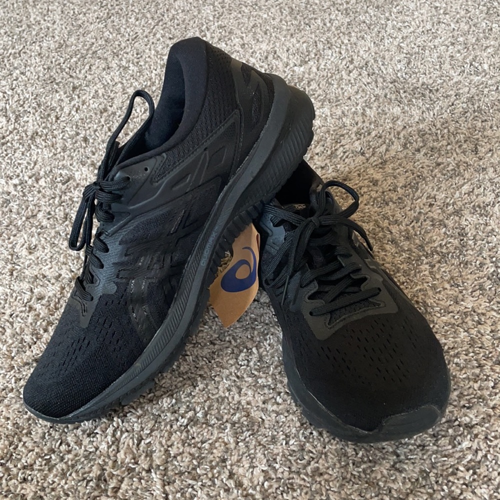 NEW WITH TAGS ASICS GT-1000 Women’s Running Shoes